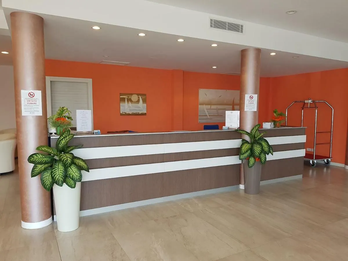 Hotel Bella לאזיסה 4*,  איטליה