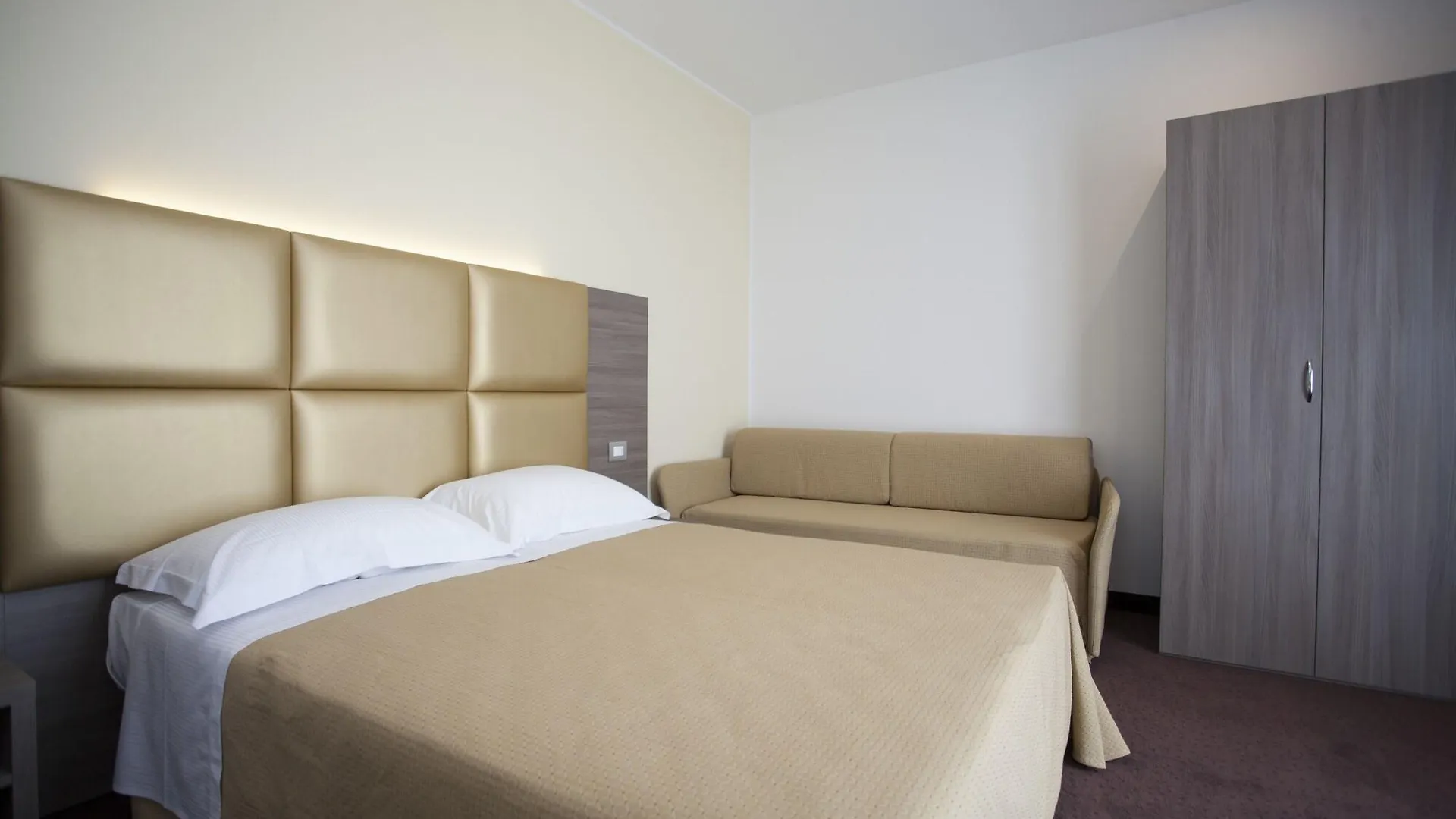 Hotel Bella Λατζίζε