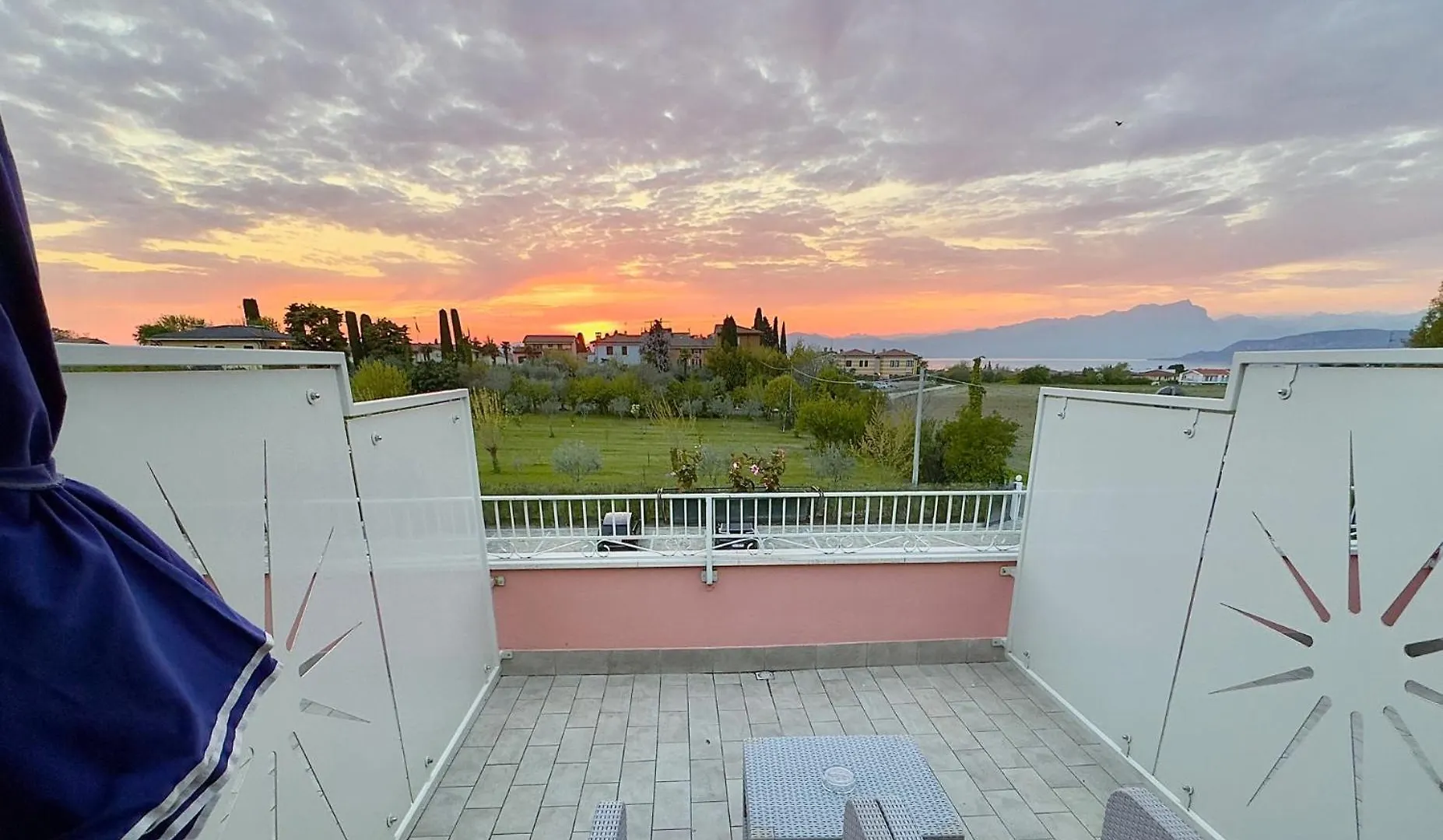Hotel Bella Λατζίζε