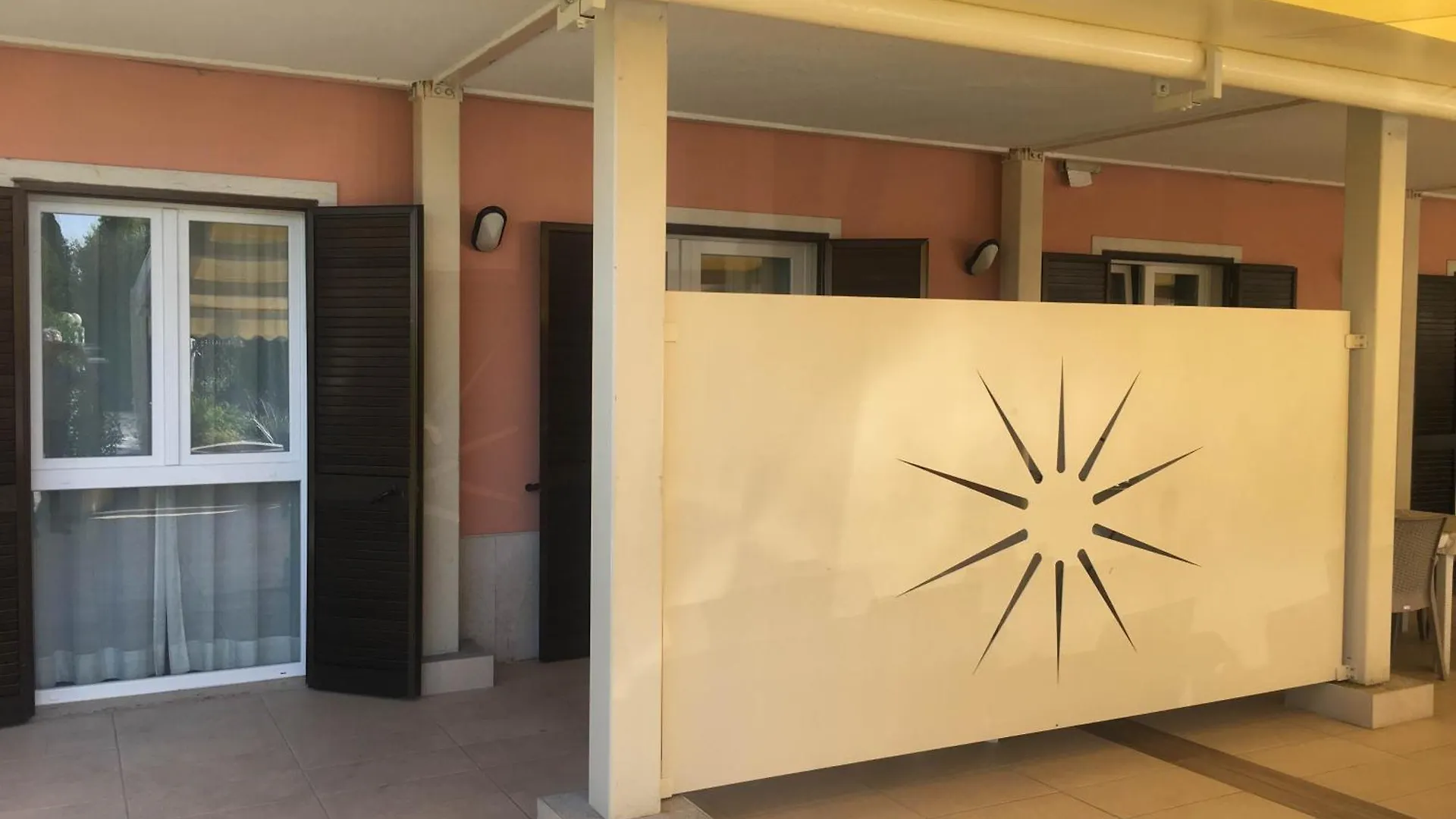 Hotel Bella Λατζίζε